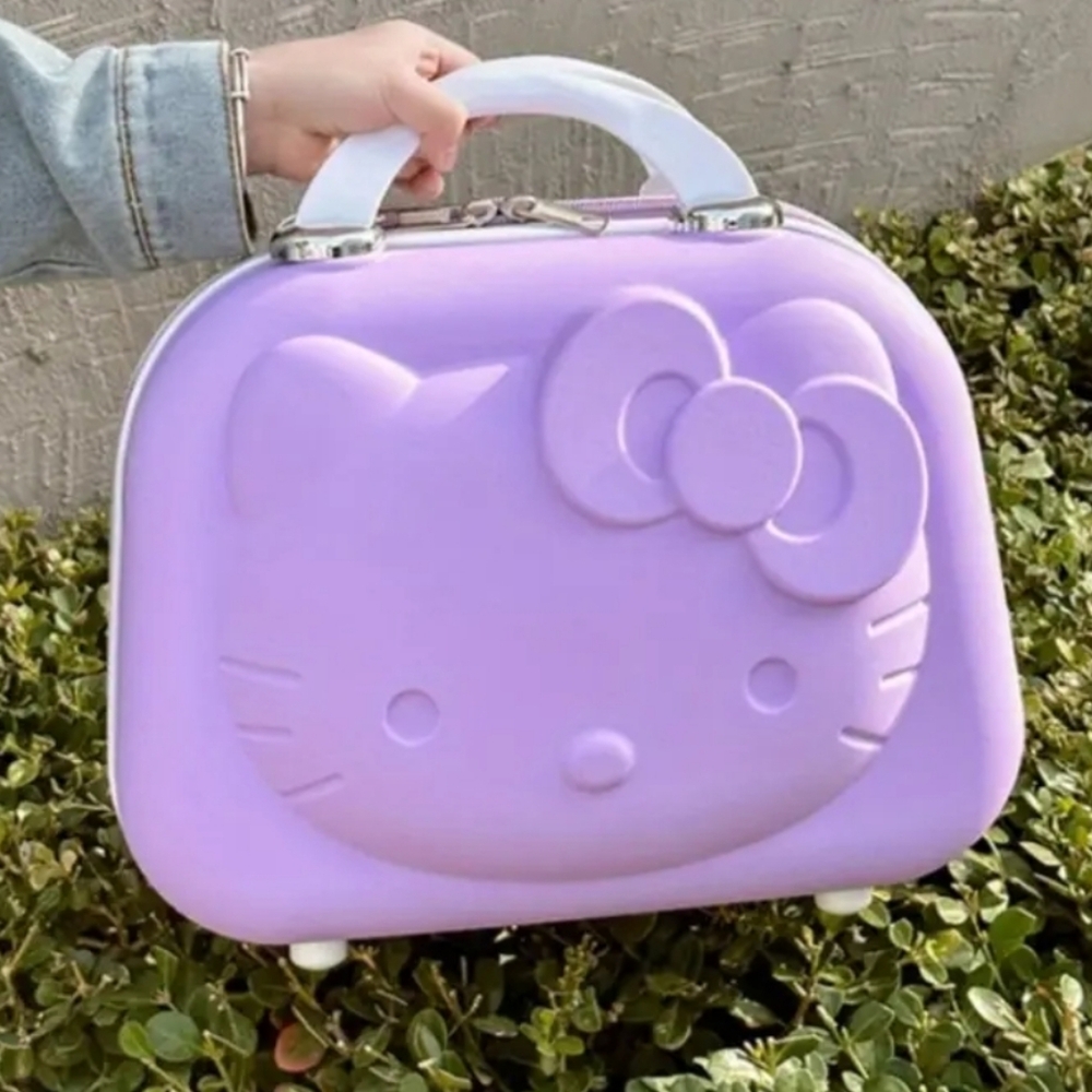 Hello Kitty Hard Shell Case - Picture 3 of 5